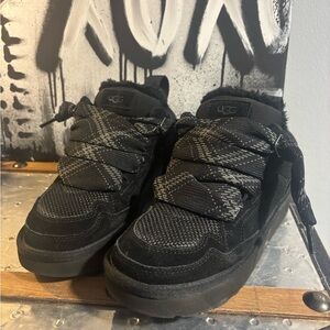 UGG BLACK LOWMELS